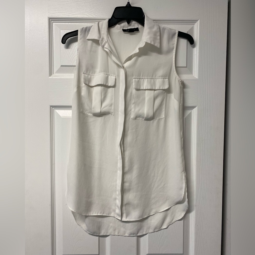 Atmosphere size 4 sleeveless tank white